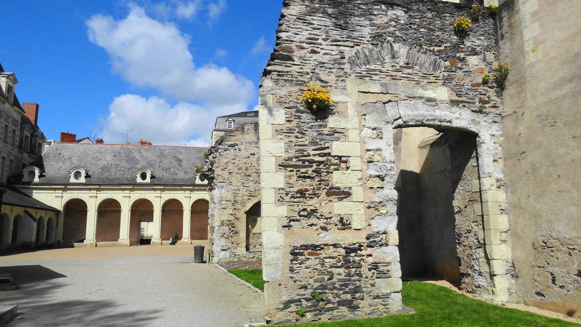 Cloître à Angers - Anjou - Val de Loire