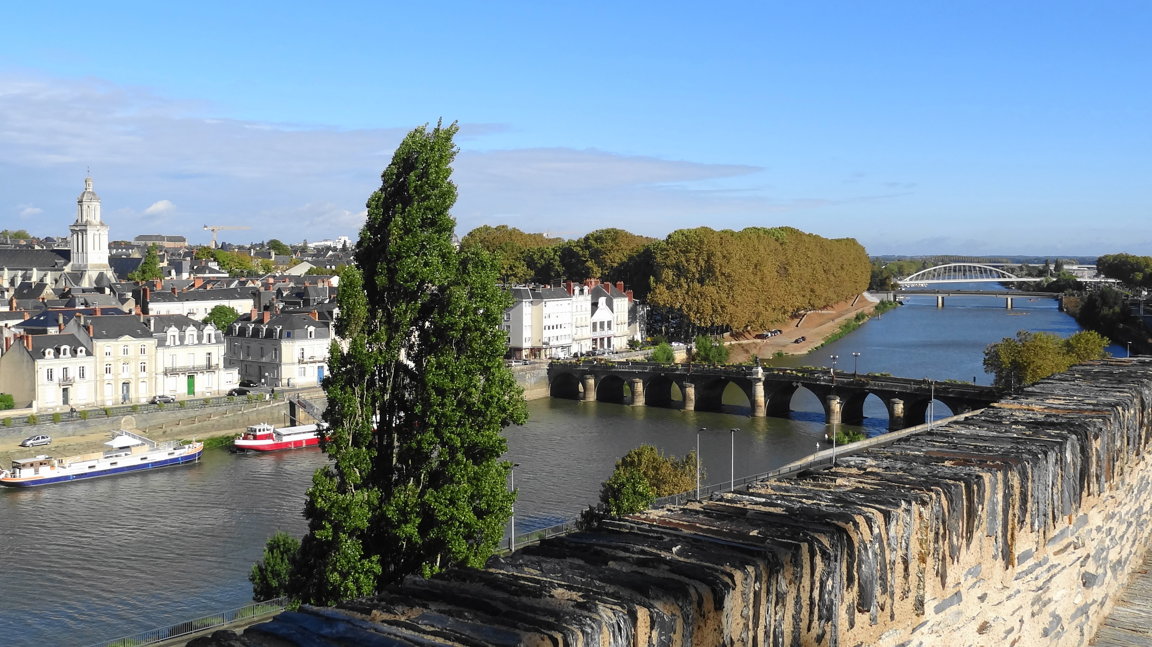 La Maine et les quais de la Doutre à Angers - Anjou - Val de Loire